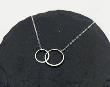 Load image into Gallery viewer, Interlocking Circles Necklace
